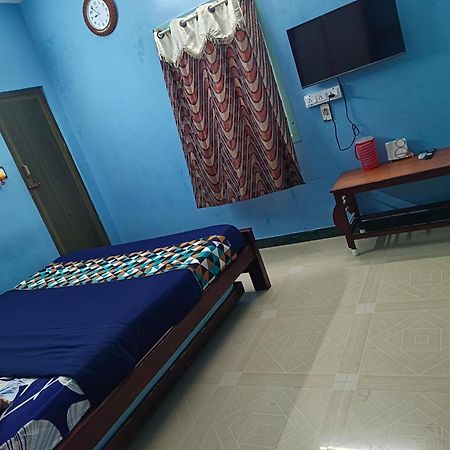Blue Waves Homestay Пондичери Екстериор снимка