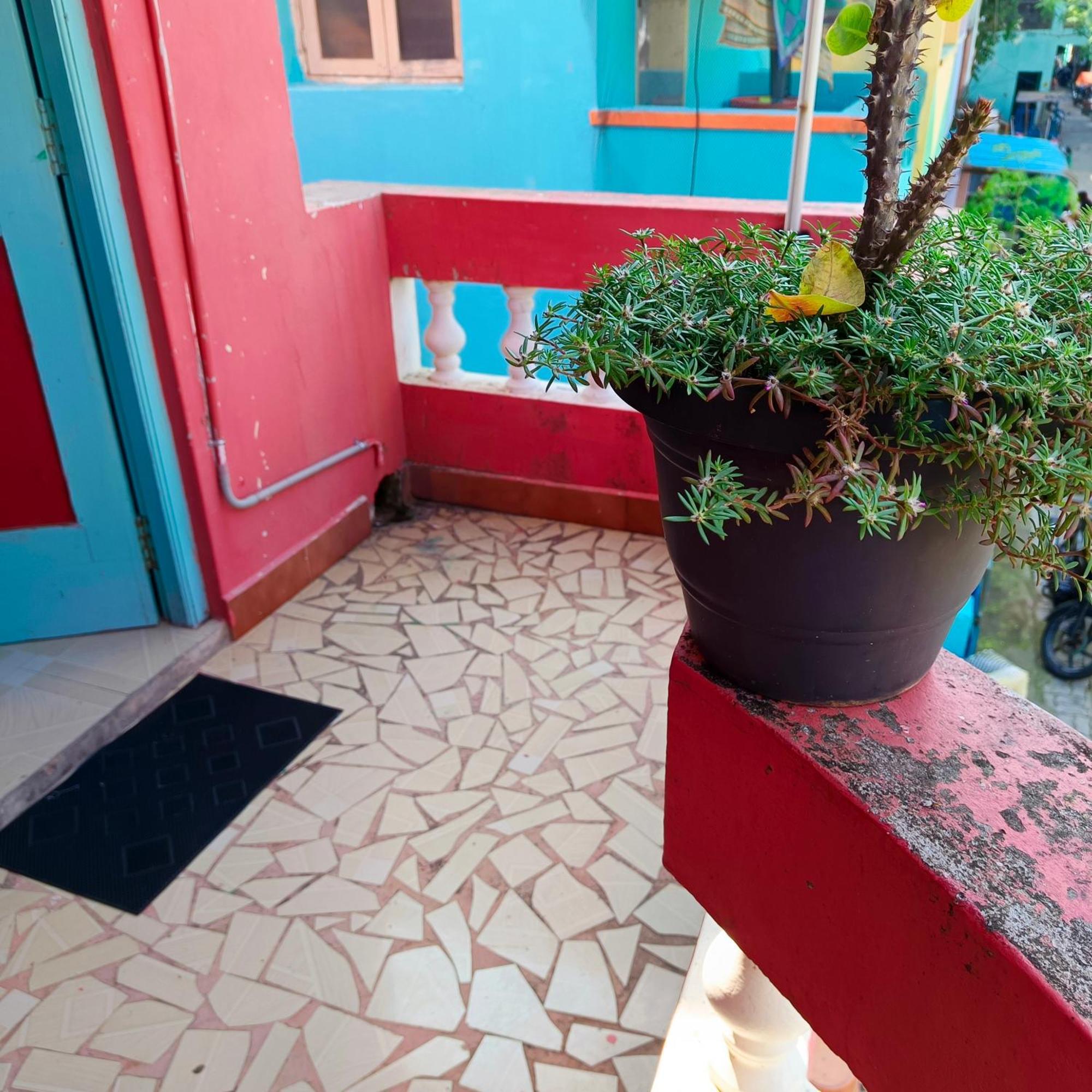 Blue Waves Homestay Пондичери Екстериор снимка