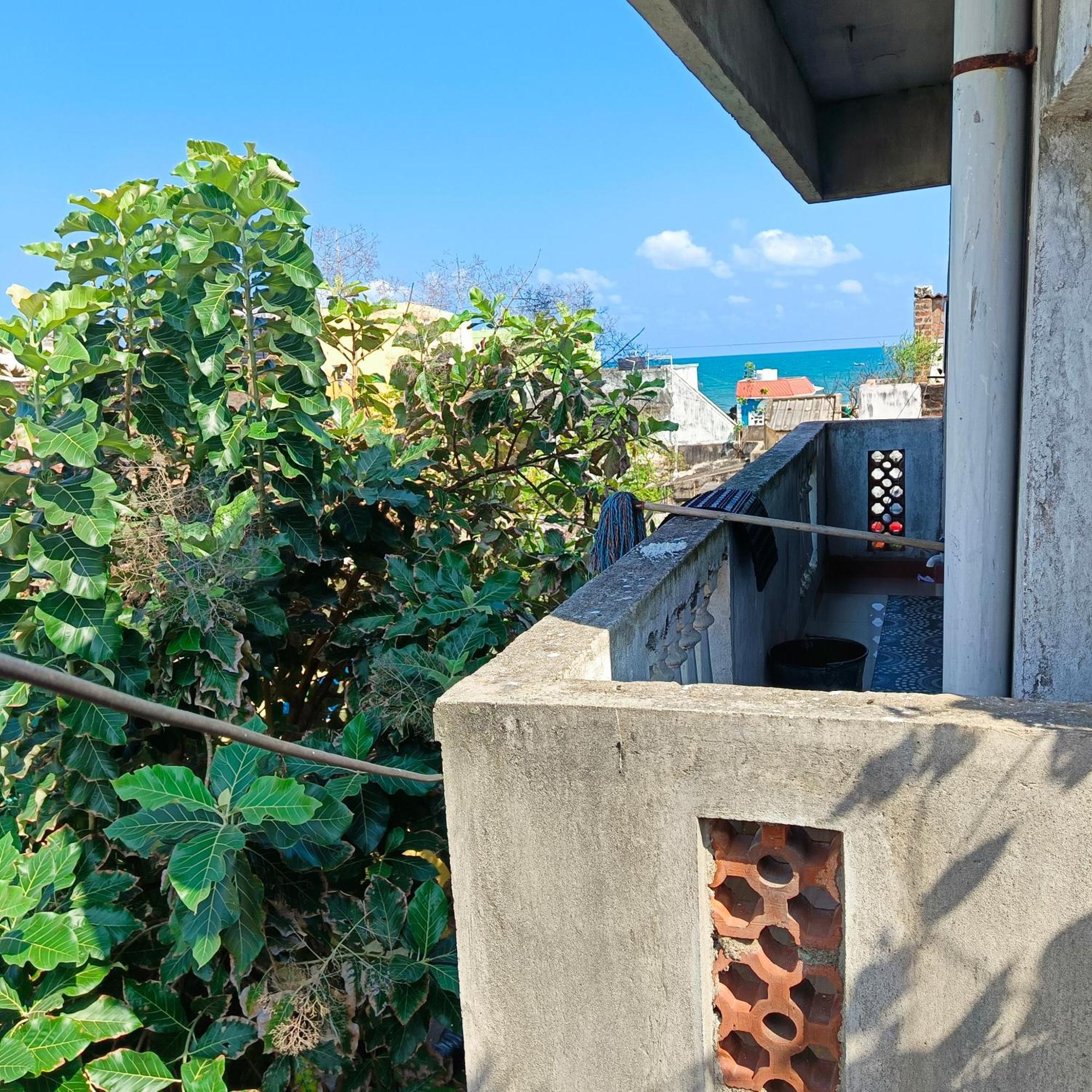 Blue Waves Homestay Пондичери Екстериор снимка