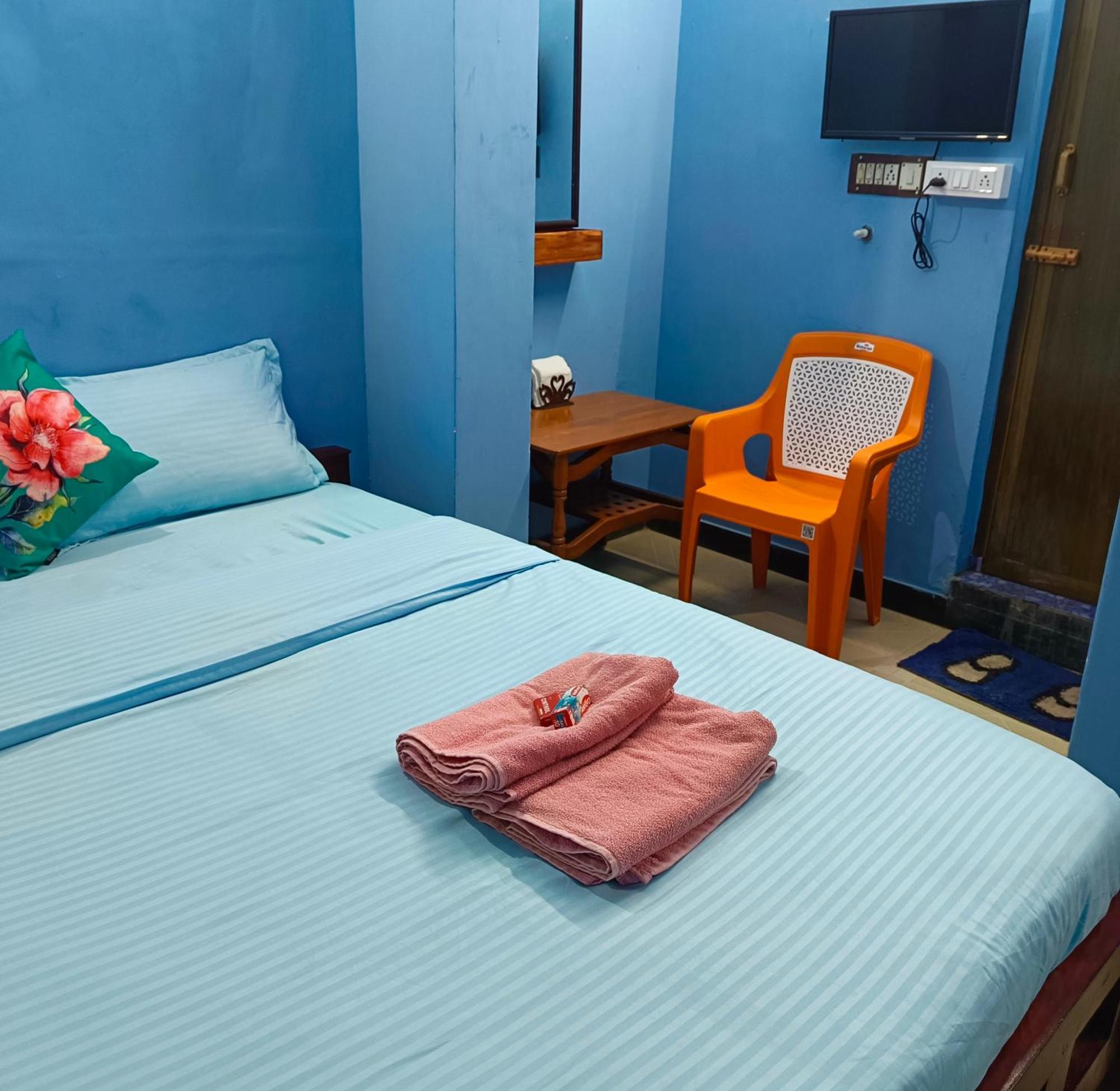 Blue Waves Homestay Пондичери Екстериор снимка