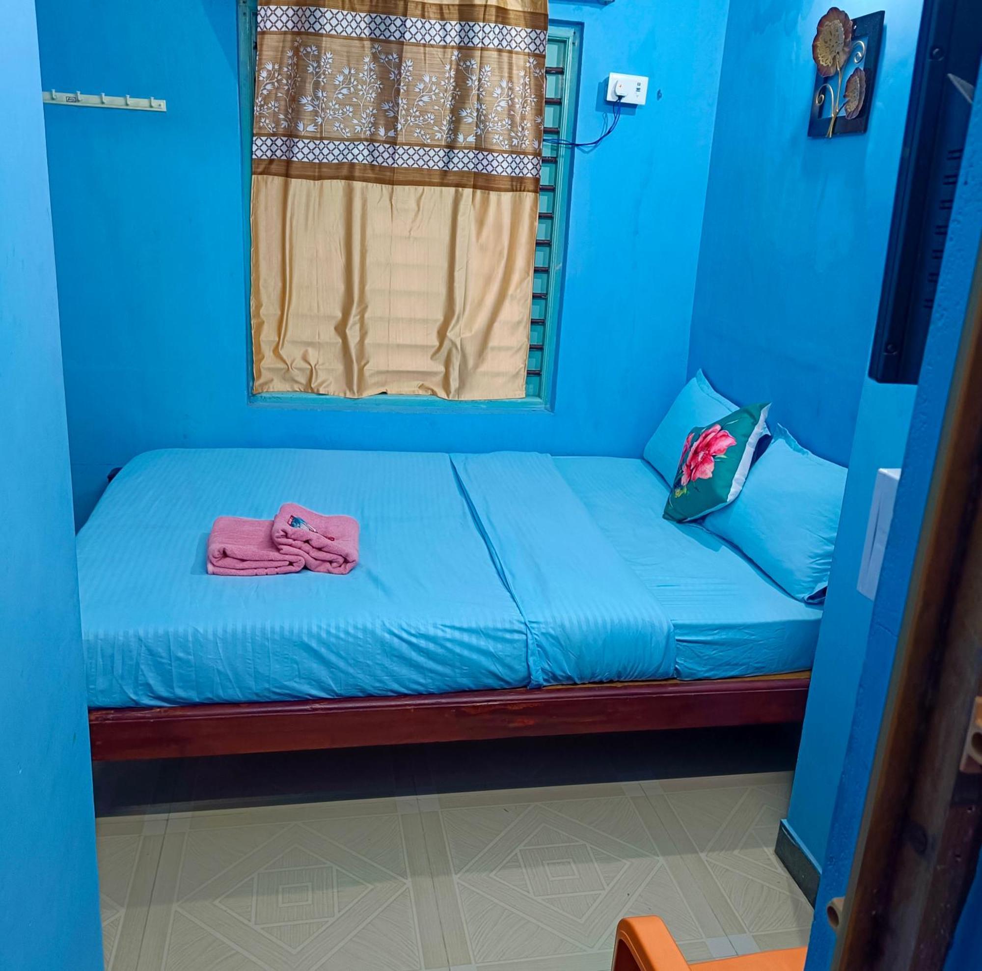 Blue Waves Homestay Пондичери Екстериор снимка