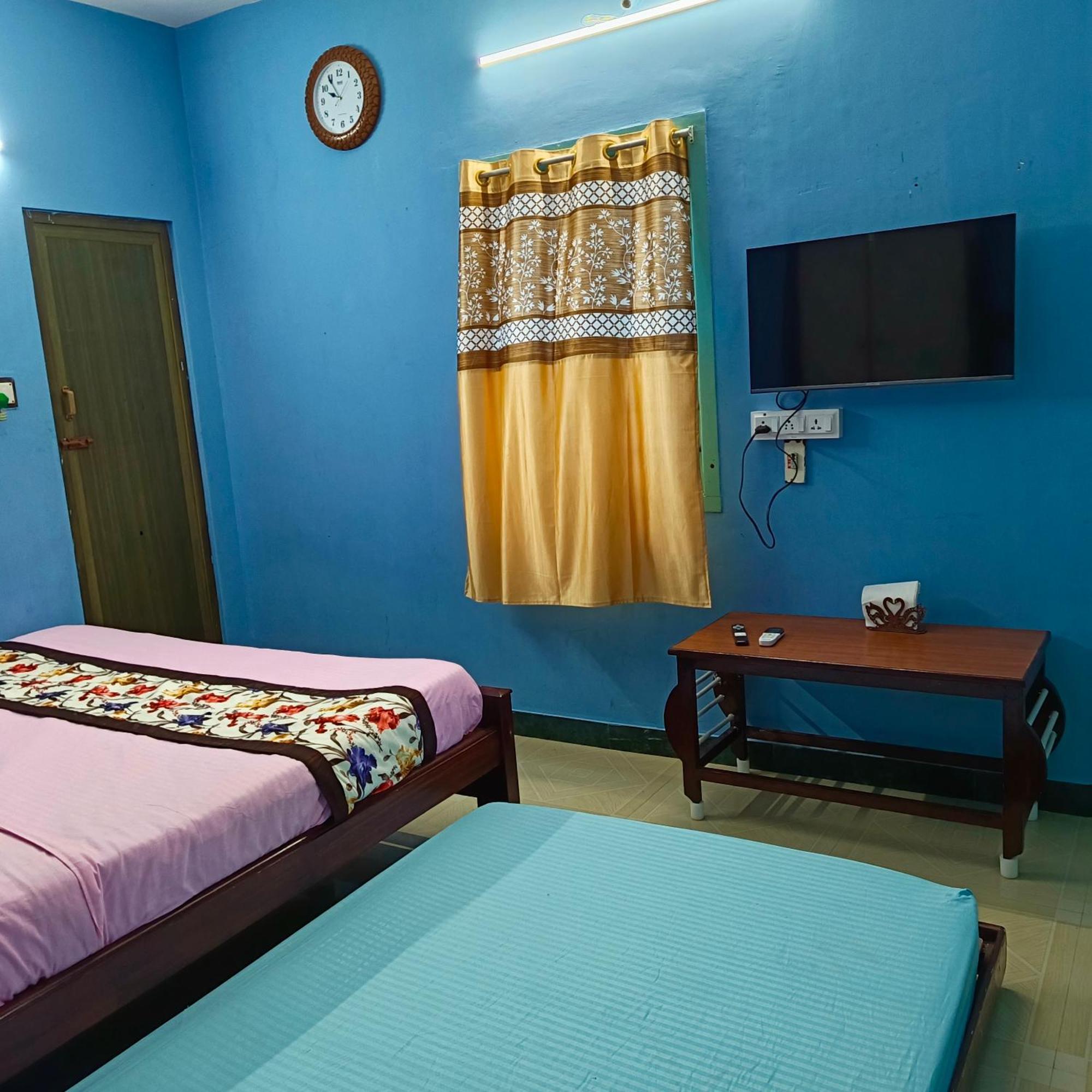 Blue Waves Homestay Пондичери Екстериор снимка