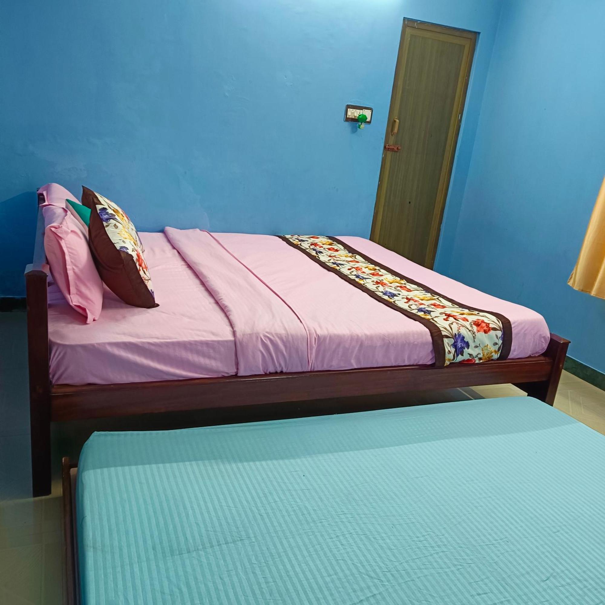 Blue Waves Homestay Пондичери Екстериор снимка