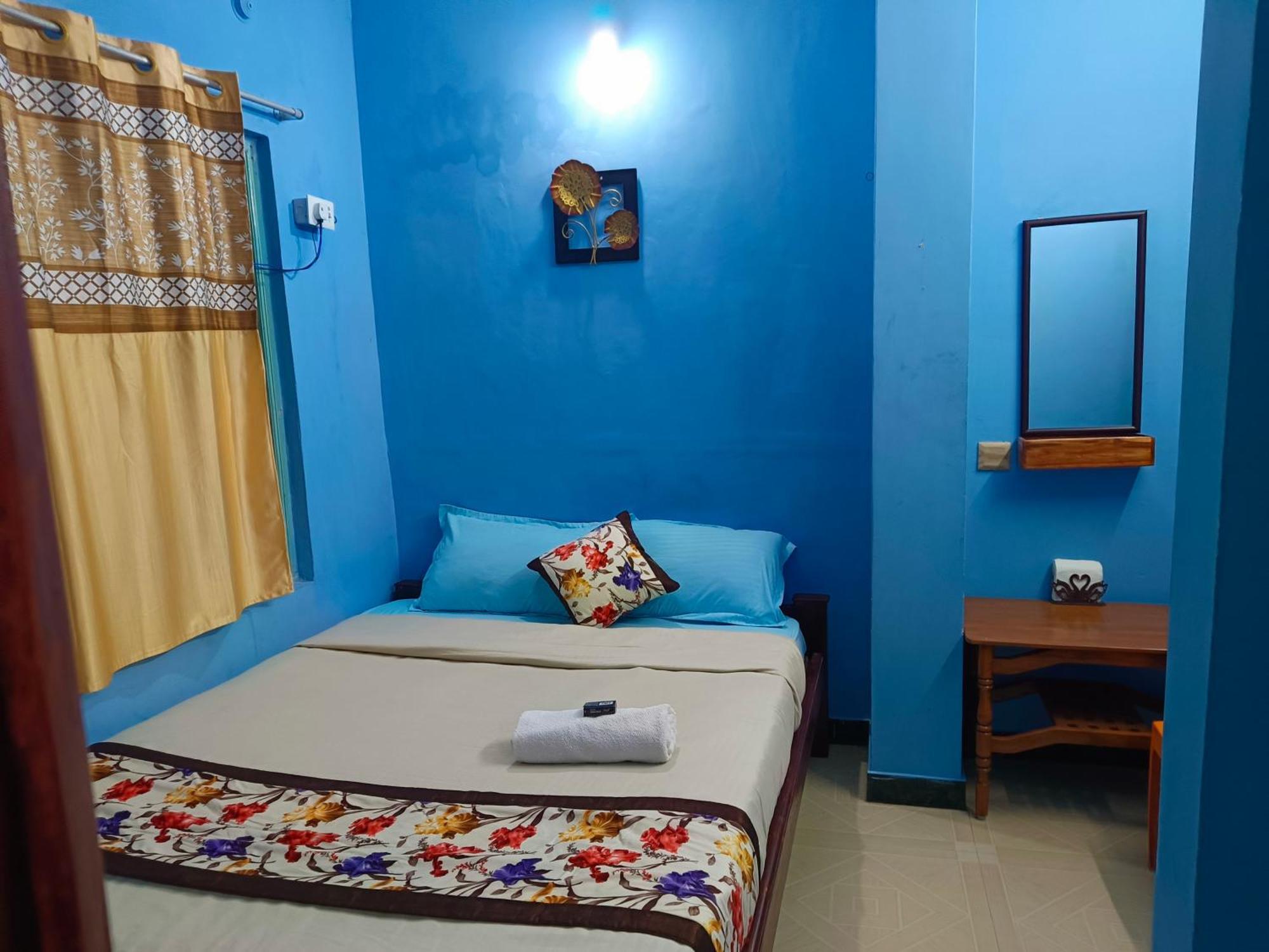 Blue Waves Homestay Пондичери Екстериор снимка