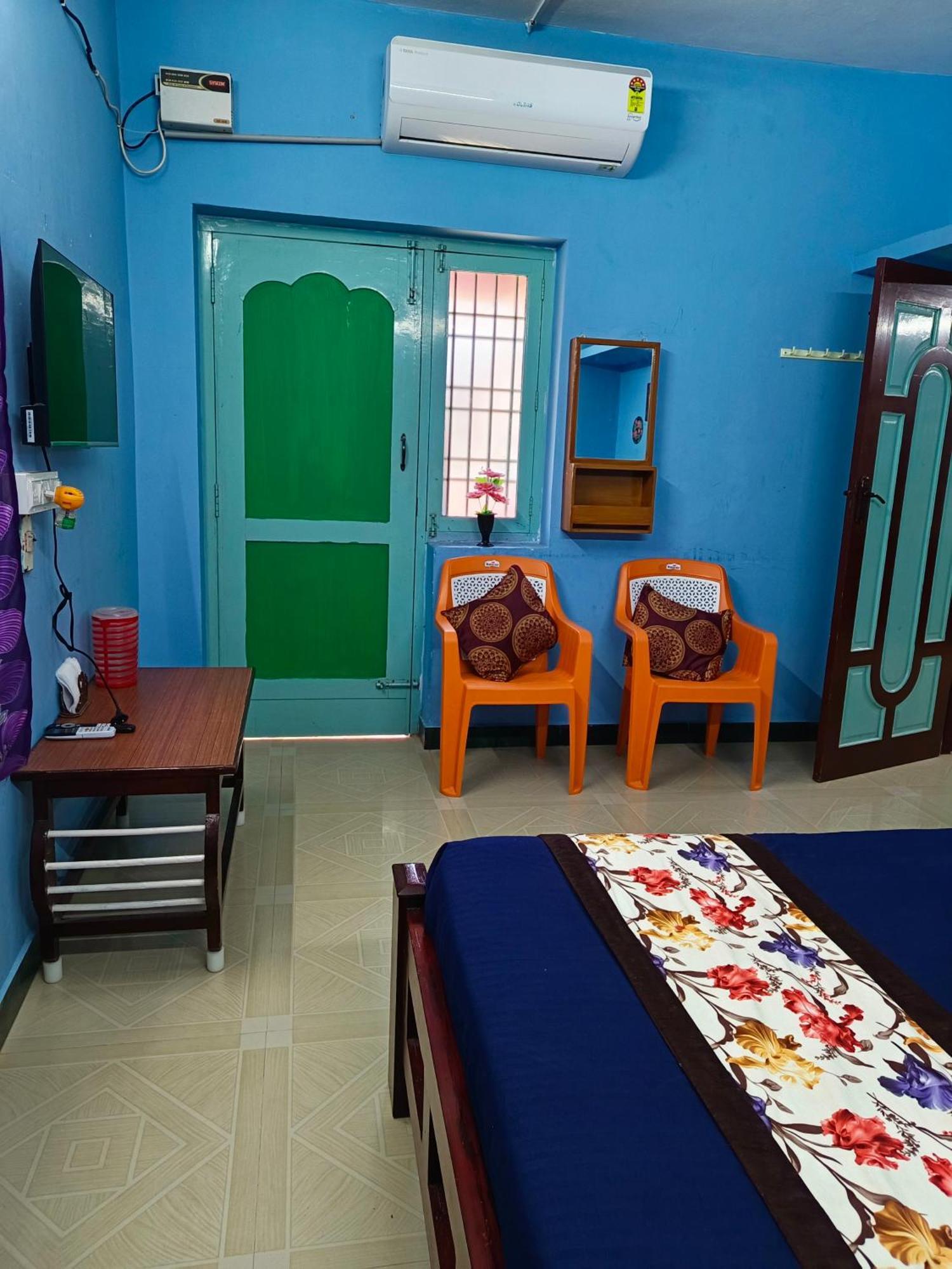 Blue Waves Homestay Пондичери Екстериор снимка